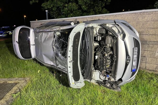 18-Jähriger überlebt schweren Unfall in Monheim unverletzt