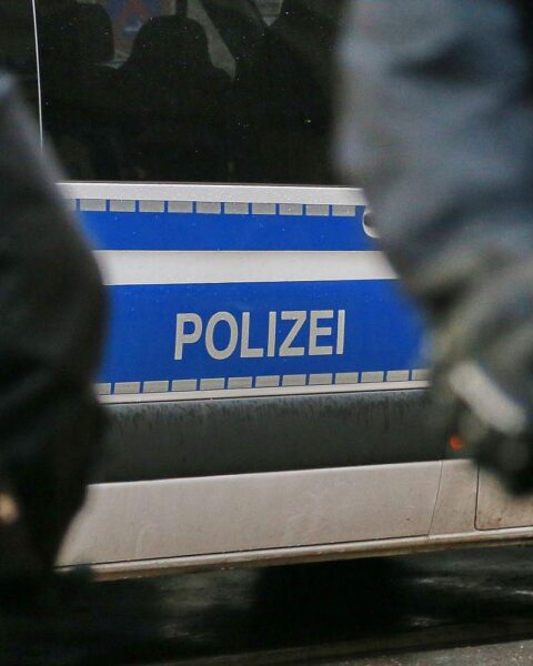 Polizei verhaftet vermisstes 13-jähriges Mädchen am Erfurter Hauptbahnhof, erfolgreich und wohlbehalten.
