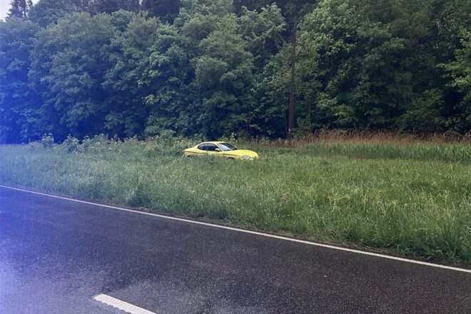 84-Jährige kommt mit Hyundai auf Grünstreifen zum Stehen