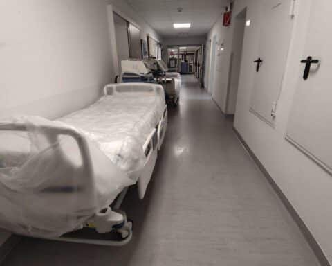 Ärztepräsident fordert, Sparpaket für Krankenkassen nicht vor Sommerpause zu beschließen.