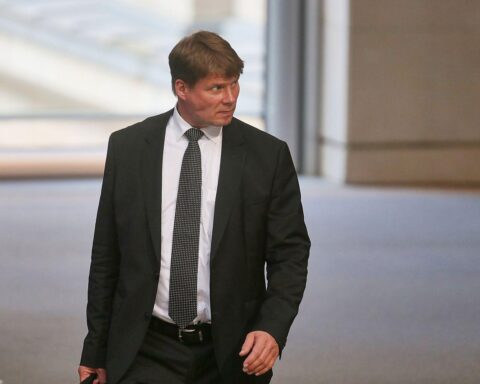 AfD-Politiker reisen nach St. Petersburg zu Wirtschaftskongress, betonen Friedensdiplomatie und Energiebedarf.
