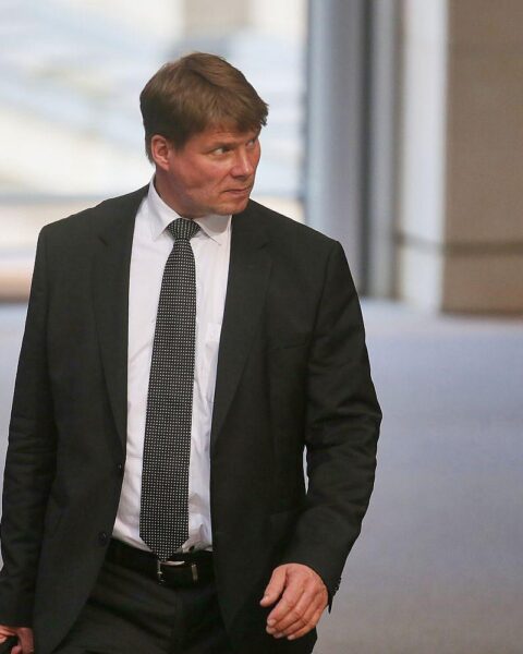 AfD-Politiker reisen nach St. Petersburg zu Wirtschaftskongress, betonen Friedensdiplomatie und Energiebedarf.