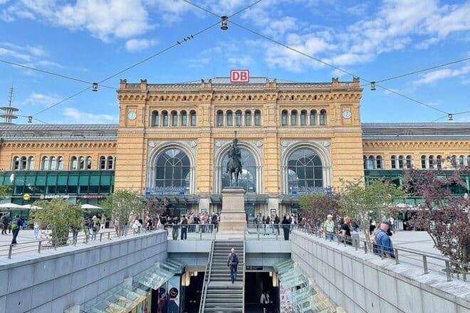 Aggressiver Reisender im ICE in Hannover festgenommen