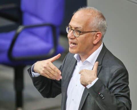 Tarek Al-Wazir spricht über Gerichtsurteil zu Andreas Scheuers Falschaussage im Bundestag.