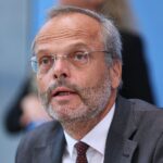 Felix Klein kritisiert Zwischenrufe beim ESC-Auftritt israelischer Künstler. Musik sollte im Vordergrund stehen.
