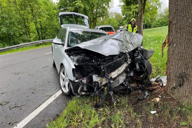 Autounfall in Bergneustadt mit schwer verletztem Fahrer