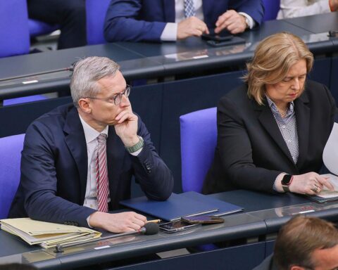 Karsten Wildberger und Bärbel Bas kündigen digitales Sozialportal für vereinfachte Bürgeranträge an.