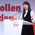 Elif Eralp präsentiert Wohnungsbaupläne für Berlin, betont Vergesellschaftung und Antisemitismusbekämpfung.