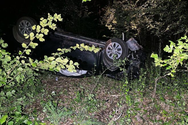 Betrunkener Autofahrer überschlägt sich in Gummersbach