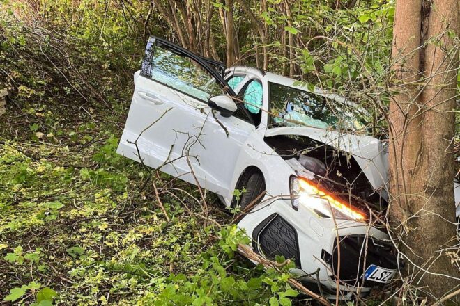Betrunkener Fahrer verursacht Unfall in Mühlhausen und flüchtet