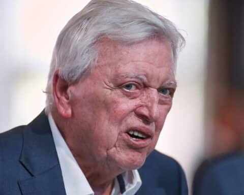 Volker Bouffier diskutiert CDU-Kritik, Erwartungen und Regierungsfähigkeit nach Merkel.