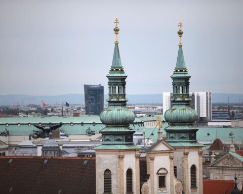 Sängerin Dara feiert Bulgariens Sieg beim Eurovision Song Contest 2026 in Wien.