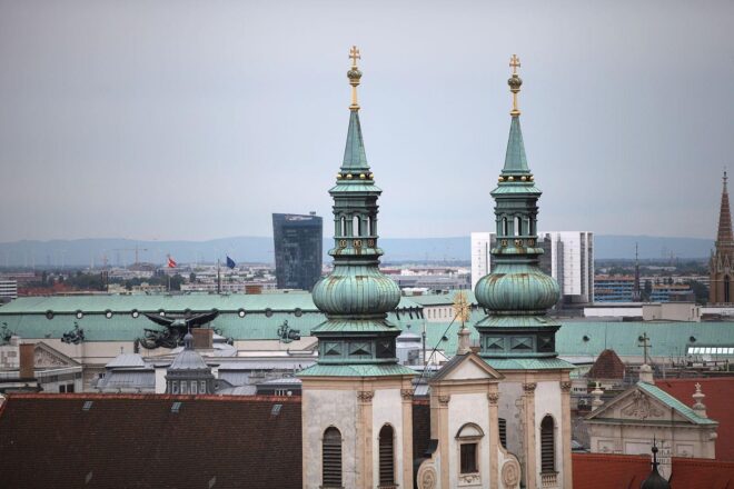 Sängerin Dara feiert Bulgariens Sieg beim Eurovision Song Contest 2026 in Wien.