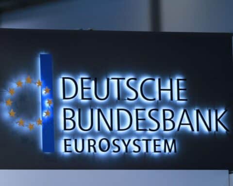 Bundesbank-Präsident Nagel diskutiert Inflation, Energiepreise und globale wirtschaftliche Unsicherheiten in Deutschland.