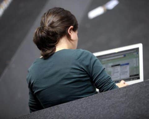 Cybersecurity-Alarm: Regierung besorgt über neue KI, die Sicherheitslücken gefährlich ausnutzen könnte.