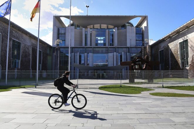 Bundeskanzleramt in Berlin; Regierung klärt weitere Schritte zur Entlastungsprämie nach Ablehnung.