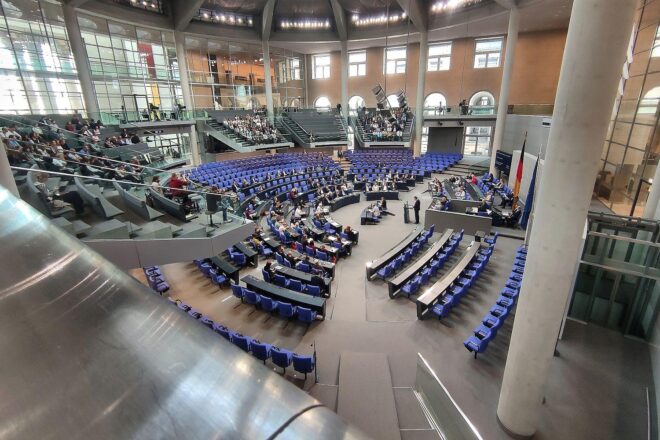 Bundestag beschließt elektronische Fußfessel bei häuslicher Gewalt
