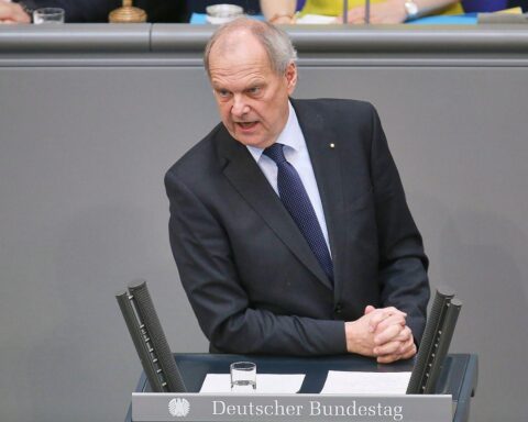 Fritz Güntzler warnt Ministerpräsidenten vor Scheitern der Steuerreform, fordert klare Positionierung.