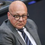 Alexander Throm fordert stärkere Maßnahmen gegen Antisemitismus und Schutz für jüdische Gemeinden in Deutschland.