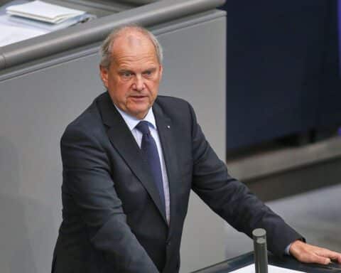 Fritz Güntzler diskutiert Steuerreform: Fokus auf Entlastung für mittlere Einkommen und Unternehmer.