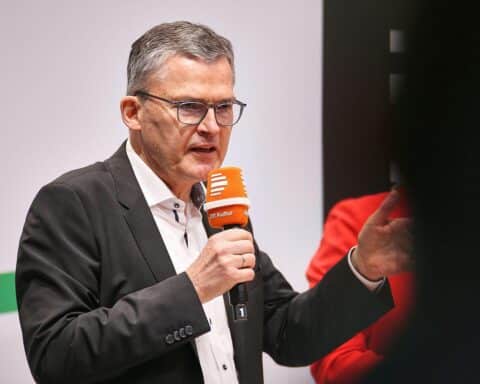 Roderich Kiesewetter diskutiert Spionagebedrohungen Chinas für Deutschland in Berlin.