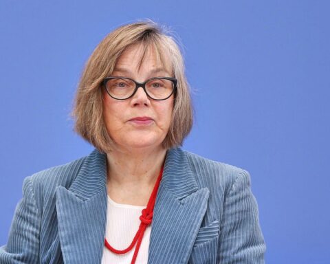 Eva Welskop-Deffaa kritisiert Pflegereform. Sorgen um soziale Absicherung von Pflegebedürftigen.