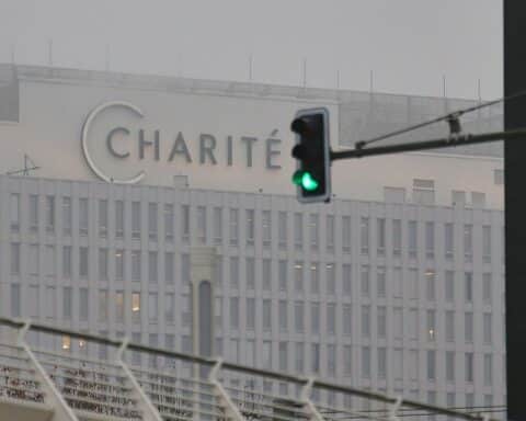 Sonderisolierstation der Charité, Behandlung eines Ebola-Patienten aus dem Kongo.