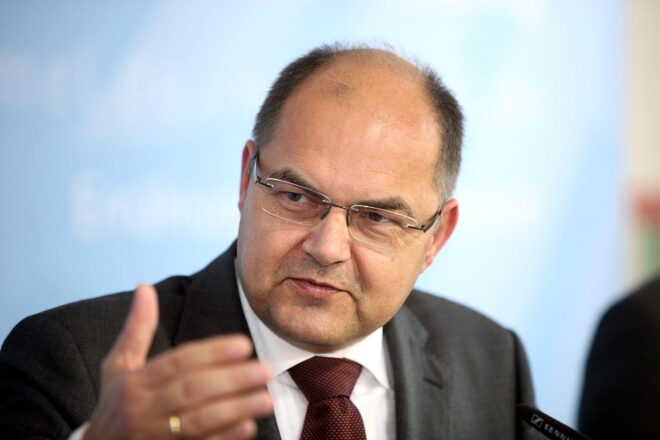 Christian Schmidt weist Vorwurf des US-Drucks zurück