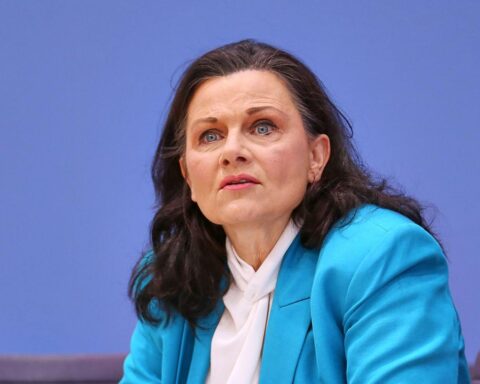 CDU-Politikerin Connemann kritisiert Kirchen zur Organspende, fordert Widerspruchslösung und Entscheidungsfreudigkeit.
