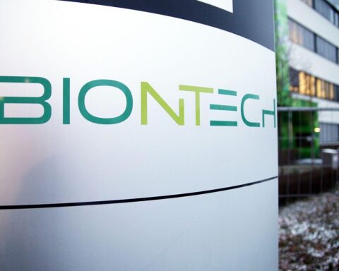 Ingmar Hoerr kritisiert Biontech wegen Täuschung und drohendem Wissensverlust nach Curevac-Übernahme.