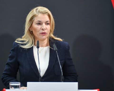 Evelyn Palla betont Konzentration auf Kerngeschäft der Deutschen Bahn und Trennung von unrentablen Beteiligungen.