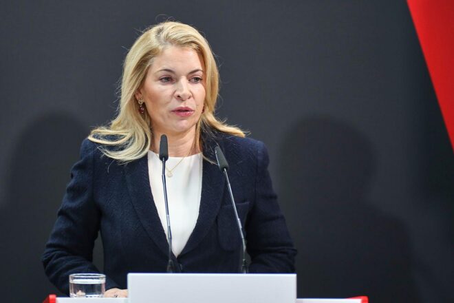 DB-Chefin Palla stellt Randgeschäfte auf den Prüfstand