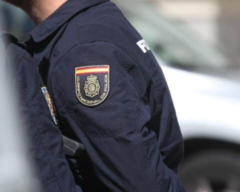 Festnahme eines Mannes wegen Wiederbelebung der Online-Plattform "Crimenetwork" für illegale Waren.