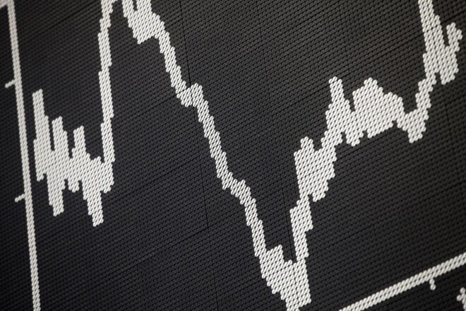 Dax steigt am Mittag über 25.000-Punkte-Marke