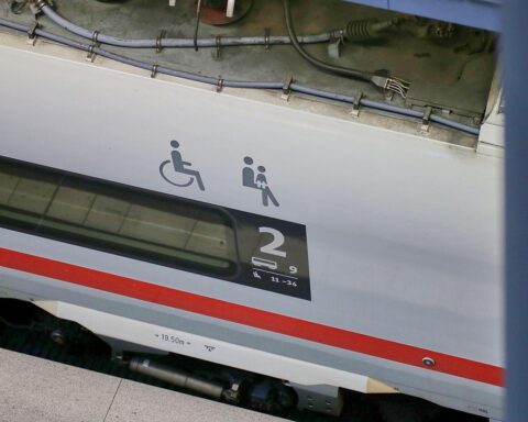 Eisenbahnzüge verbinden Berlin mit Skandinavien, innovative Reise über Hamburg und Kopenhagen.