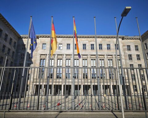 Finanzminister unterzeichnen Doppelbesteuerungsabkommen zur Stärkung der wirtschaftlichen Beziehungen zwischen Deutschland und Ukraine.