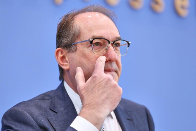 Dobrindt kritisiert Warnungen vor AfD-Staatsstreich