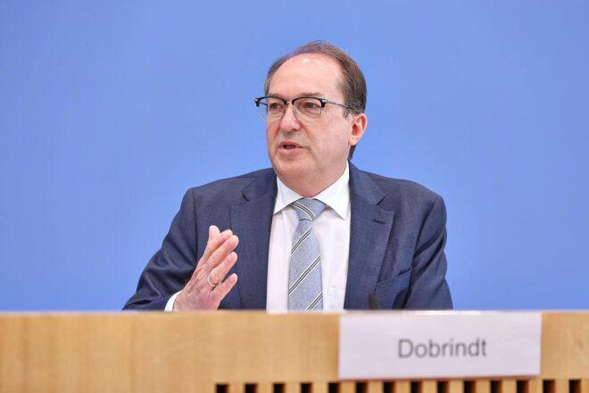 Dobrindt warnt vor Einbürgerung von Antisemiten