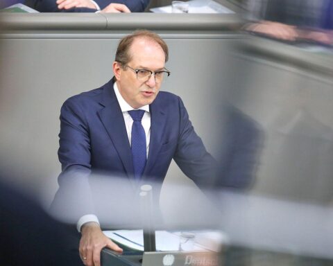 Alexander Dobrindt bei Pressekonferenz zur Datenanalysetechnologie für Sicherheitsbehörden in Deutschland.
