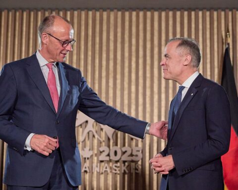 Friedrich Merz und Mark Carney diskutieren über Kanadas mögliche EU-Mitgliedschaft in Berlin.
