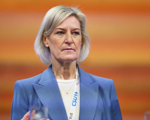 Angelika Niebler im EU-Parlament: Diskussion über Immunität und Betrugsermittlungen.