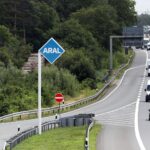 Bundesverkehrsminister Schnieder lehnt Tempolimit ab, fordert Vernunft beim Spritverbrauch.