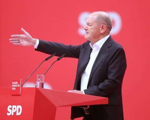 Olaf Scholz leitet Zukunftskommission zur Entwicklungspolitik, Fokus auf bilateralen Beziehungen.