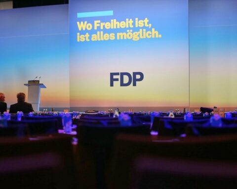 FDP-Parteitag in Berlin: Wolfgang Kubicki wird neuer Vorsitzender, Partei in der Krise.