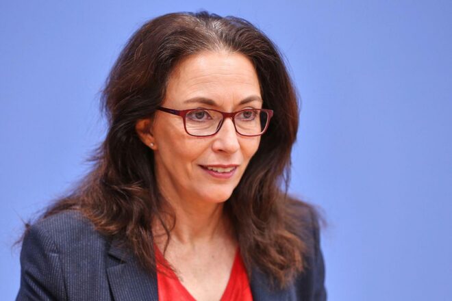 Fahimi als DGB-Vorsitzende wiedergewählt
