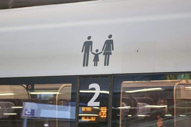 Fahrgastverband kritisiert Regeln für neues Familienticket