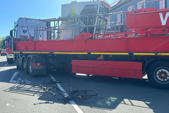 Fahrradfahrer bei Zusammenstoß mit LKW in Sprockhövel verletzt