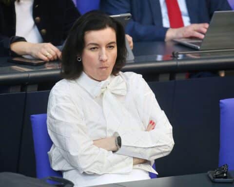 Dorothee Bär wirbt um US-Wissenschaftler für Deutschland, betont Wissenschaftsfreiheit.