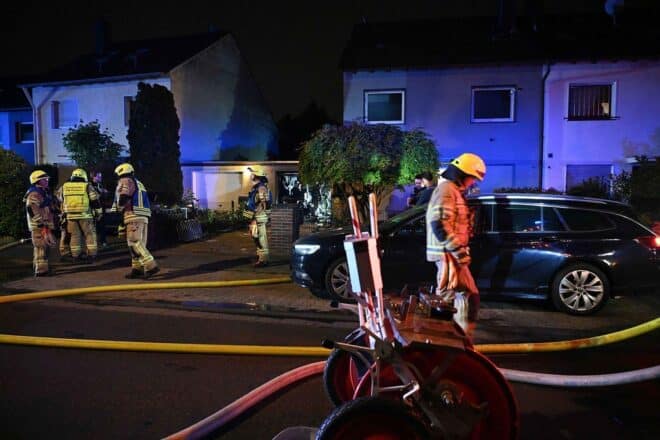 Garagenbrand in Pulheim-Brauweiler schnell gelöscht