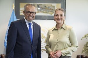 Dr. Tedros Ghebreyesus und Judith Gerlach im Gespräch über internationale Gesundheitspartnerschaften.